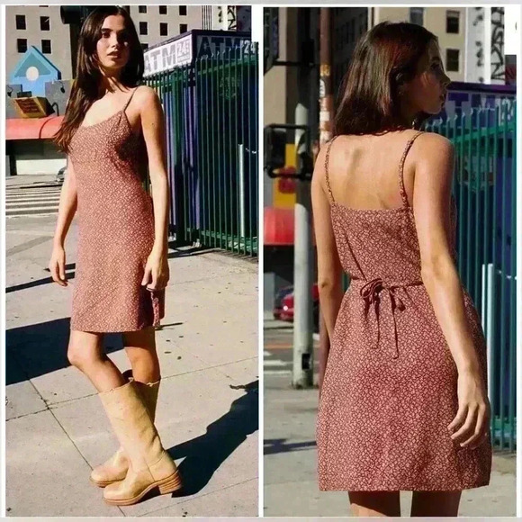 Brandy Melville Colleen Burgundy Floral Dress NWT - Picture 1 of 6